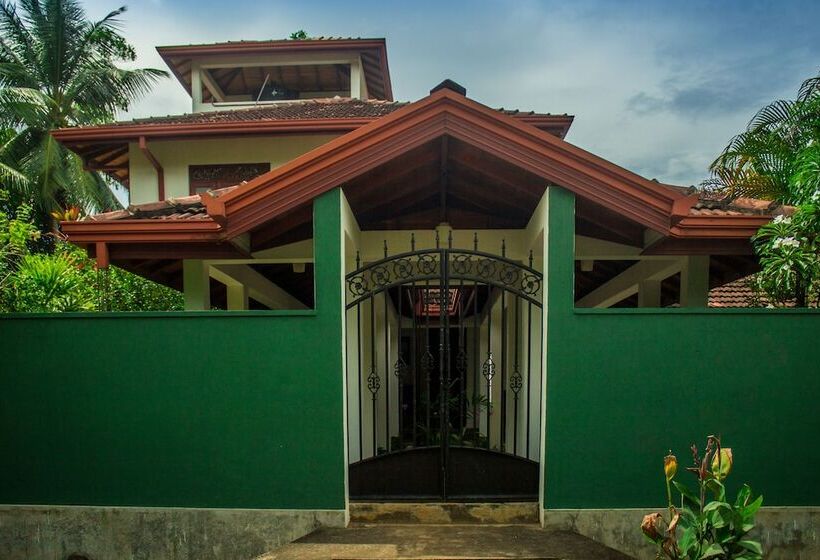 فندق Sakura Villa Bentota