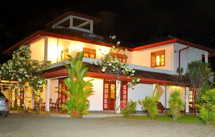 فندق Sakura Villa Bentota