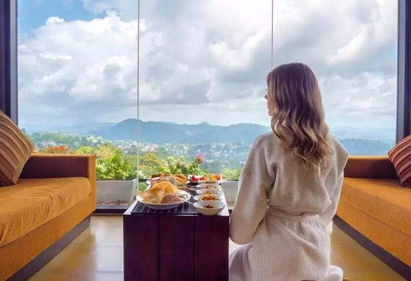 בית מלון כפרי The Theva Residency