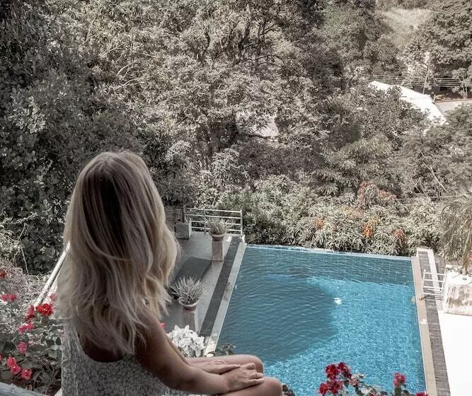 בית מלון כפרי The Theva Residency