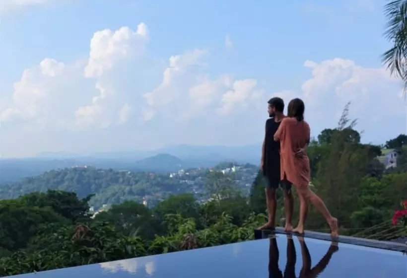 בית מלון כפרי The Theva Residency