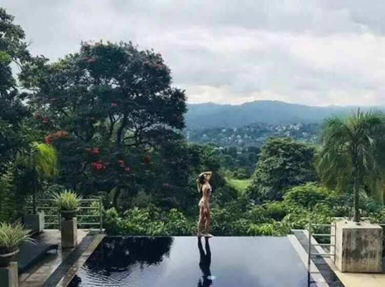 בית מלון כפרי The Theva Residency