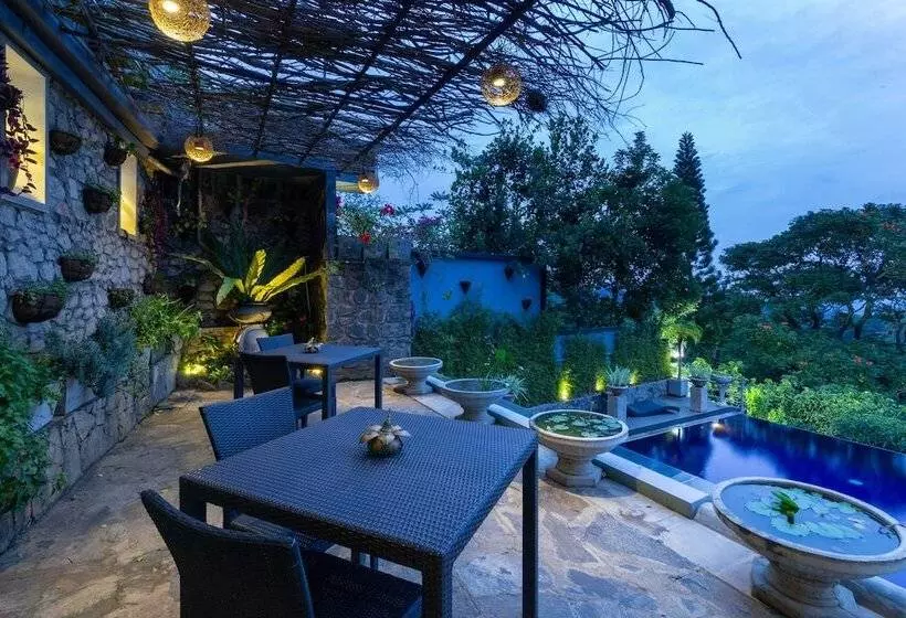 בית מלון כפרי The Theva Residency