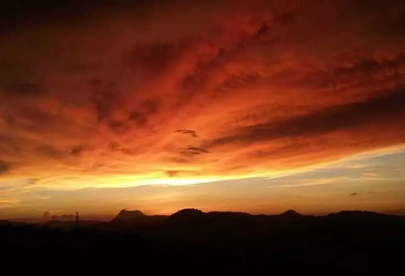 בית מלון כפרי The Theva Residency