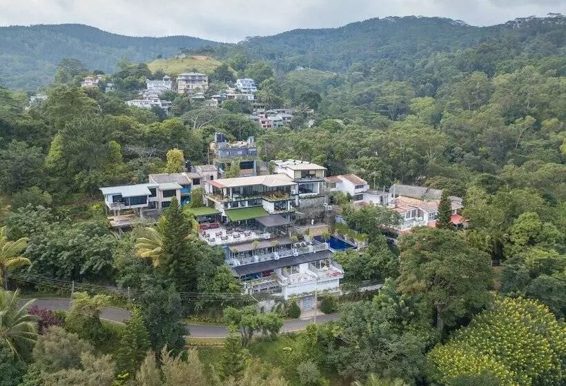 בית מלון כפרי The Theva Residency