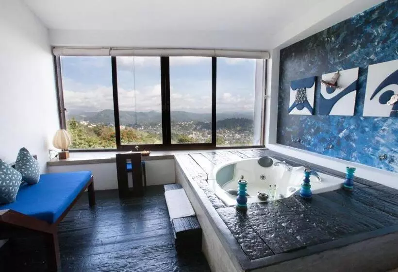 בית מלון כפרי The Theva Residency