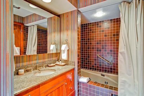 Отель Village Ford Hall