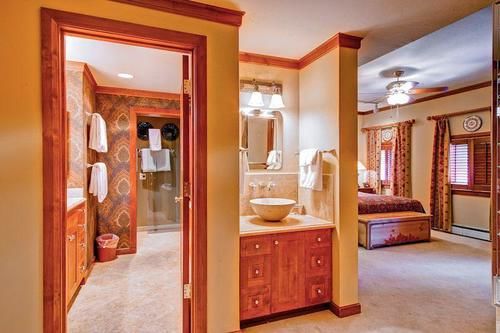 Отель Village Ford Hall