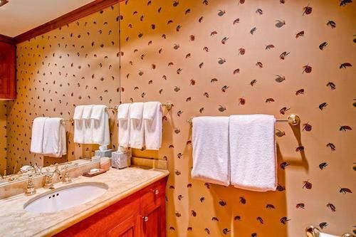 Отель Village Ford Hall