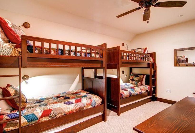 Отель Village Ford Hall