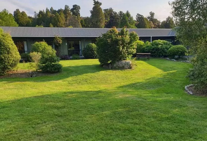 Lake Brunner Country Motel & Holiday Park