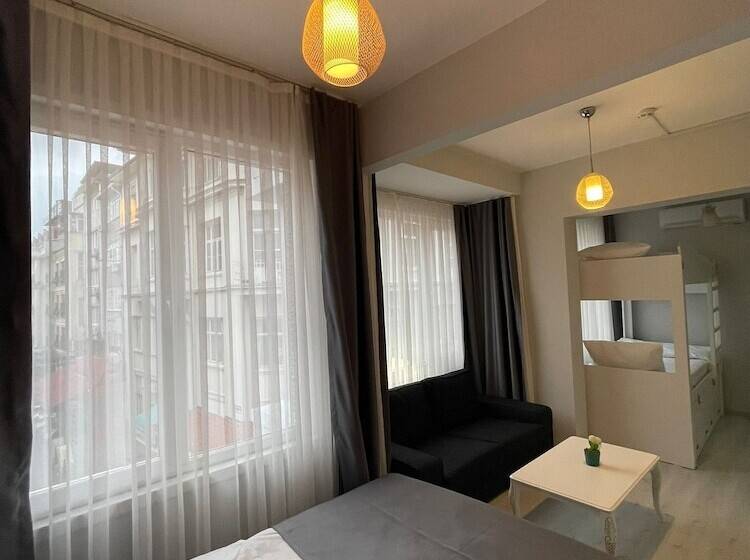 ユースホステル Oldmile Palace