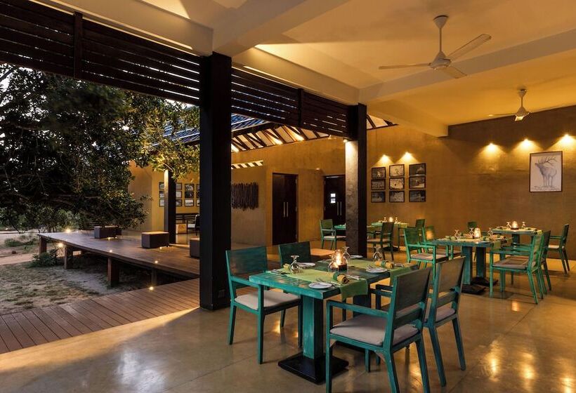 בית מלון כפרי Jetwing Jungle Lodge