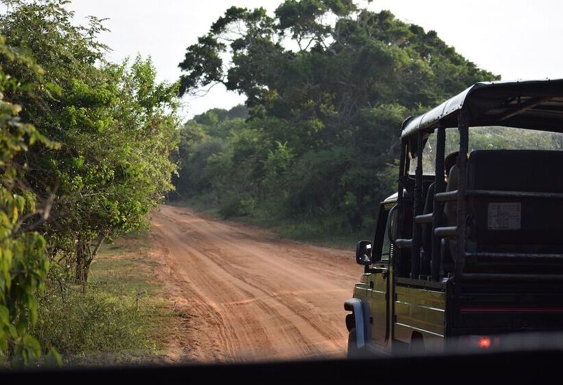 בית מלון כפרי Jetwing Jungle Lodge