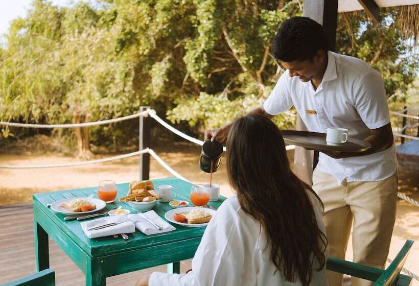 בית מלון כפרי Jetwing Jungle Lodge