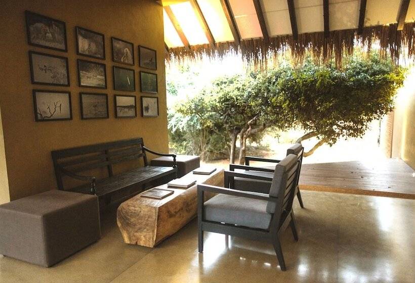 בית מלון כפרי Jetwing Jungle Lodge