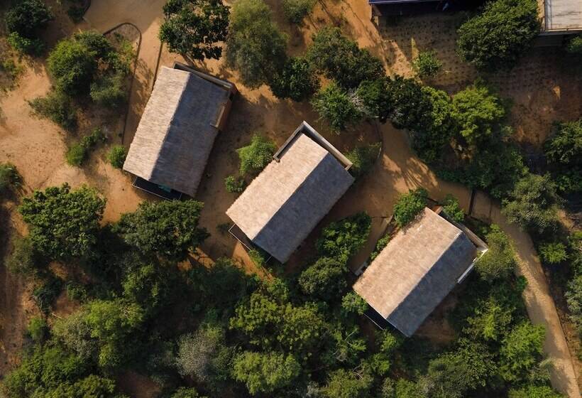 בית מלון כפרי Jetwing Jungle Lodge