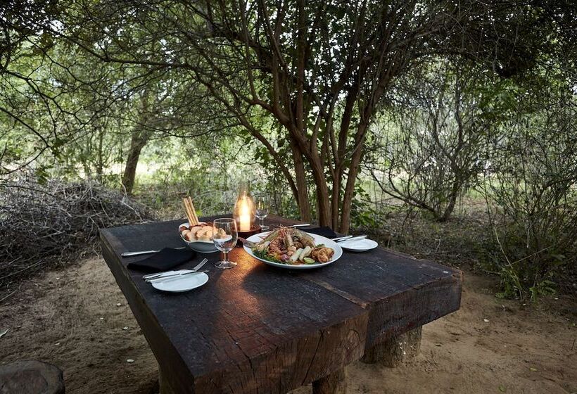 בית מלון כפרי Jetwing Jungle Lodge