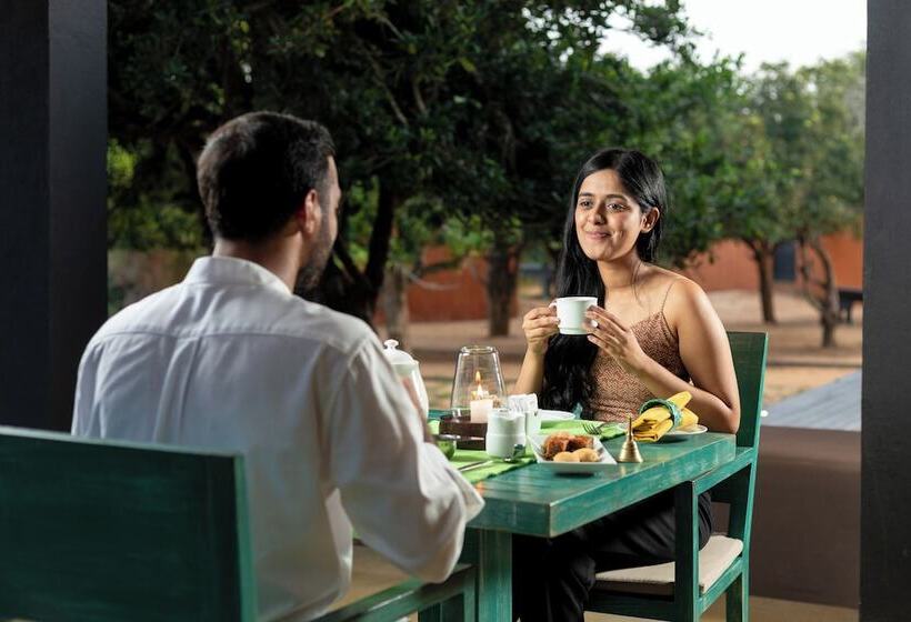 בית מלון כפרי Jetwing Jungle Lodge