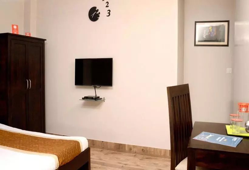 ホテル Travelers Lodge