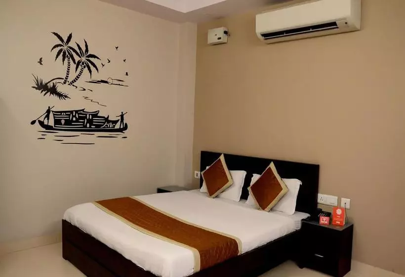 ホテル Travelers Lodge