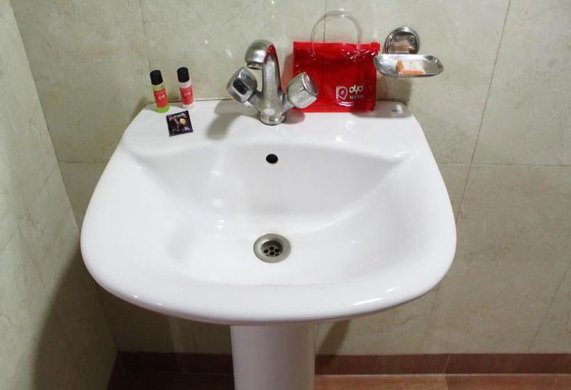 هتل Oyorooms Hazratnizamuddin Railwaystation