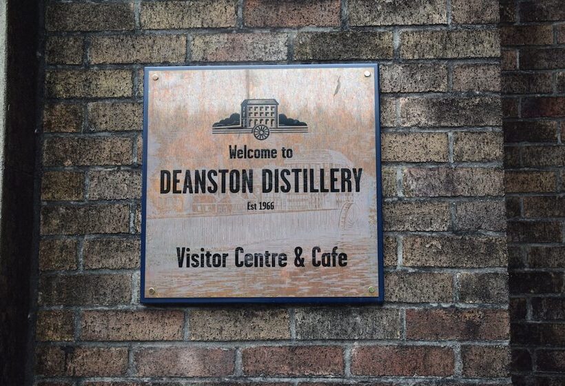 Пансион Victoria Square & The Orangery