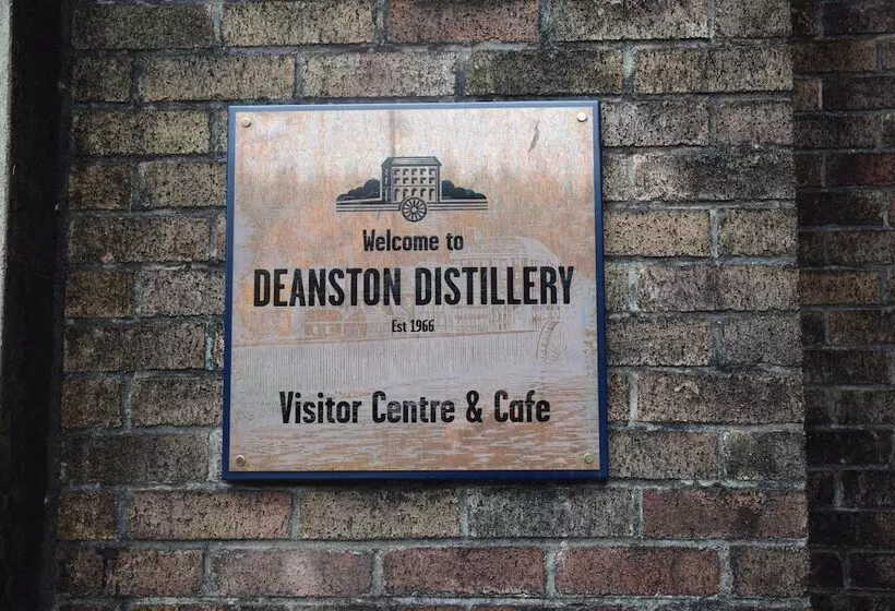 Pensione Victoria Square & The Orangery