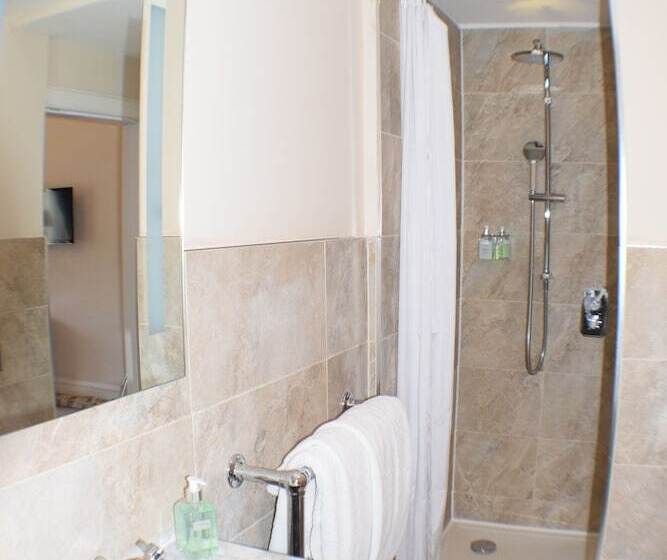 Пансион Victoria Square & The Orangery