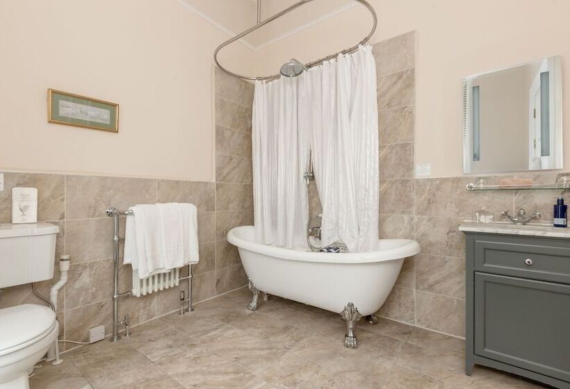 Пансион Victoria Square & The Orangery