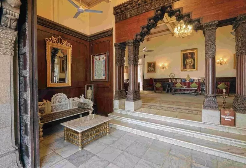 ホテル Nilambag Palace