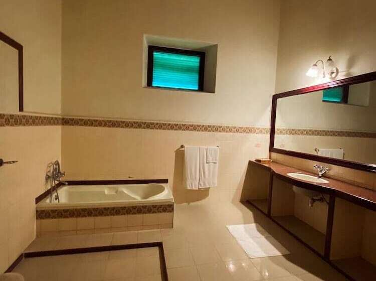 酒店 Nilambag Palace