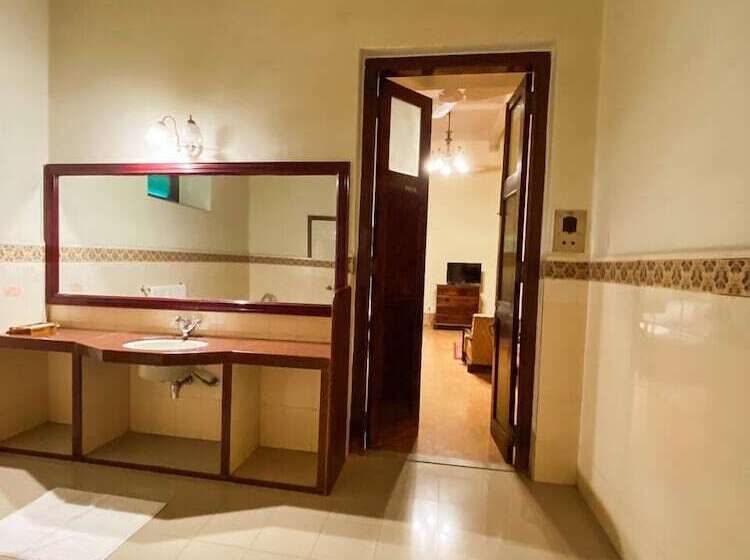 酒店 Nilambag Palace