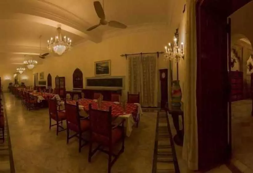 ホテル Nilambag Palace