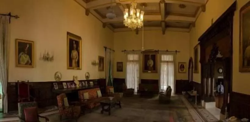 ホテル Nilambag Palace