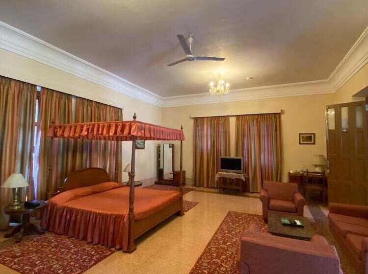 酒店 Nilambag Palace