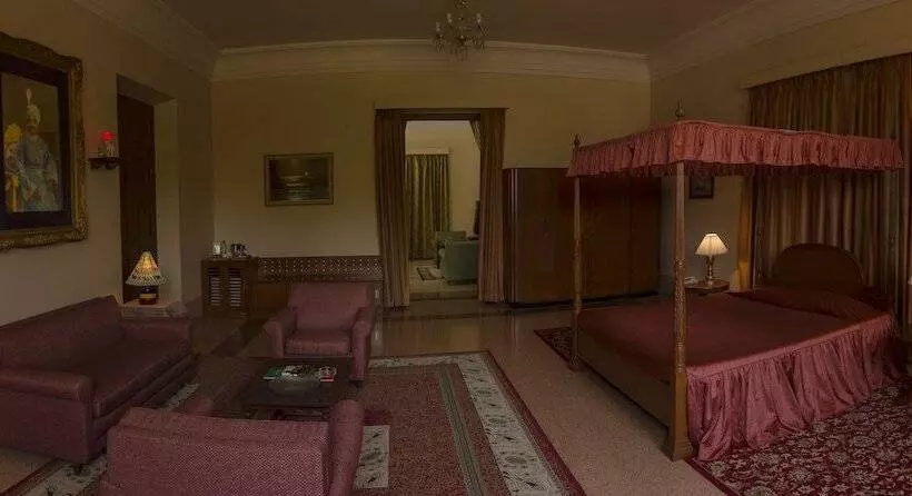 ホテル Nilambag Palace