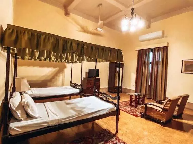 ホテル Nilambag Palace