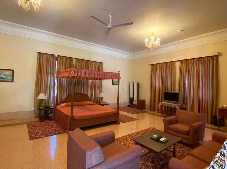 酒店 Nilambag Palace