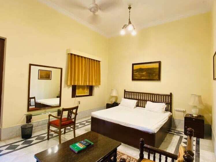 酒店 Nilambag Palace