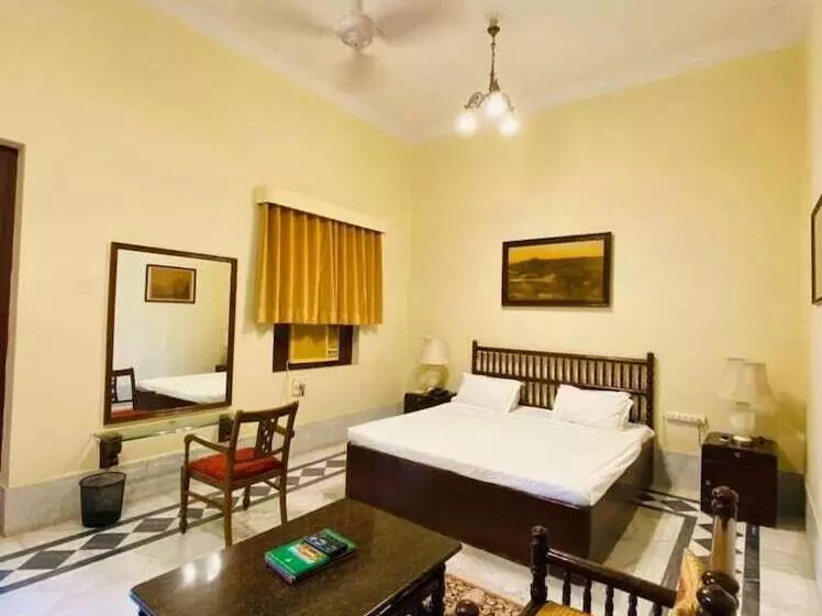 ホテル Nilambag Palace