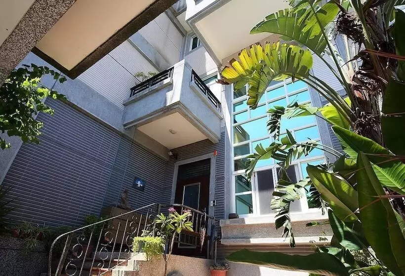 تختخواب و صبحانه Pine Sea And Flower Hostel