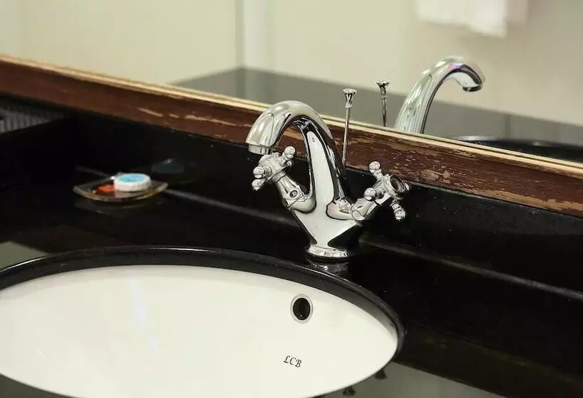 تختخواب و صبحانه Pine Sea And Flower Hostel