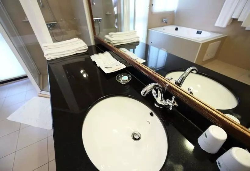 تختخواب و صبحانه Pine Sea And Flower Hostel