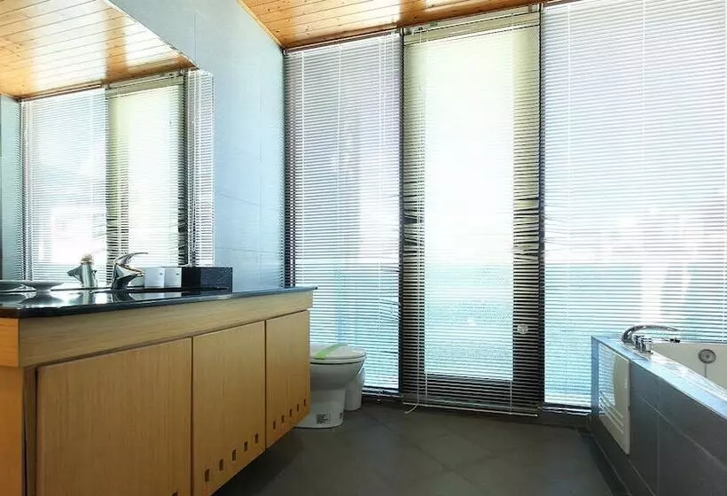 تختخواب و صبحانه Pine Sea And Flower Hostel