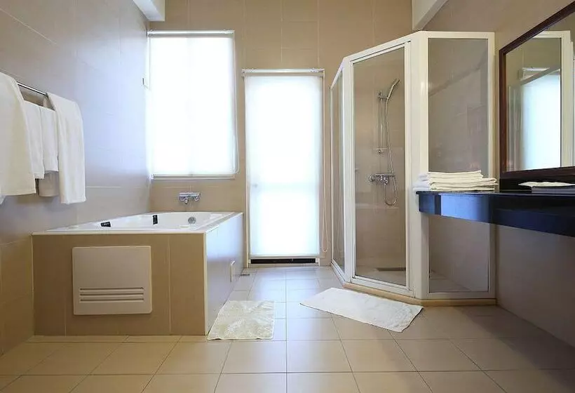 تختخواب و صبحانه Pine Sea And Flower Hostel