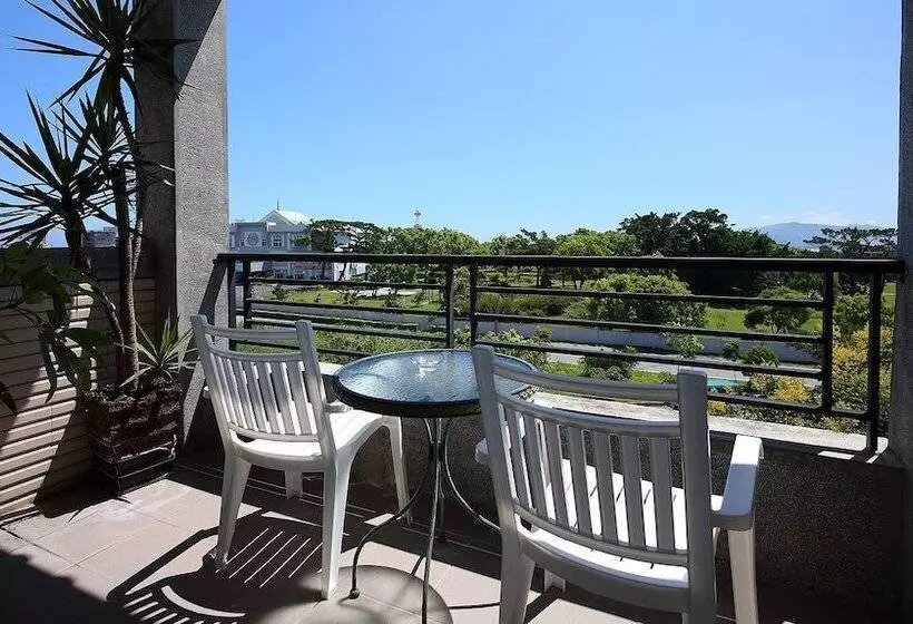 تختخواب و صبحانه Pine Sea And Flower Hostel