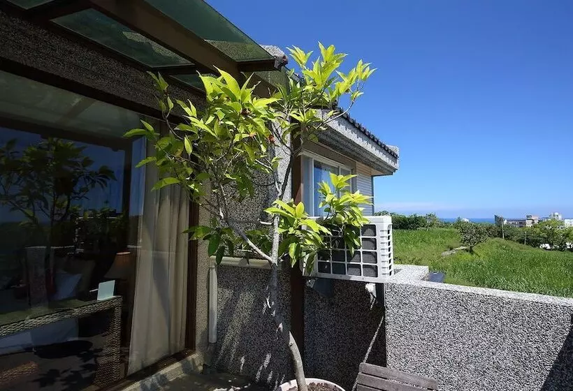 تختخواب و صبحانه Pine Sea And Flower Hostel