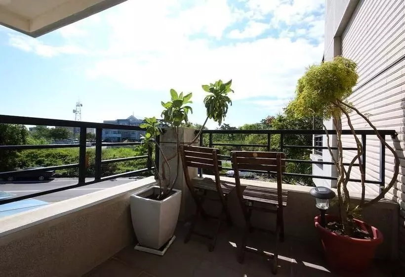 تختخواب و صبحانه Pine Sea And Flower Hostel