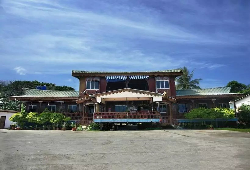 호텔 Arung Hayat Semporna Resort